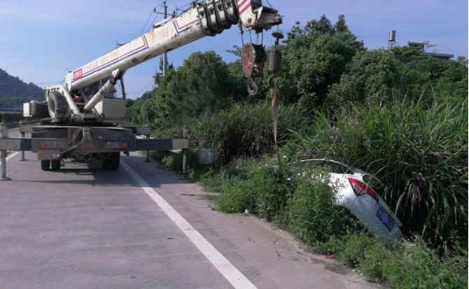 封开重载吊车救援